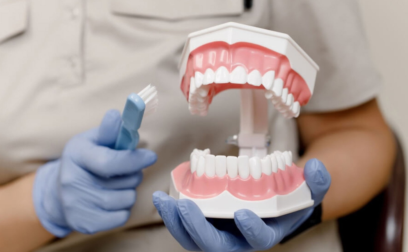 come-pulire-protesi-dentale-mobile-airone
